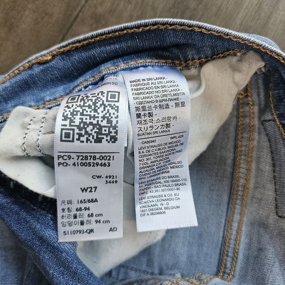 Levi's High Rise Shorts - Picture 4 of 4